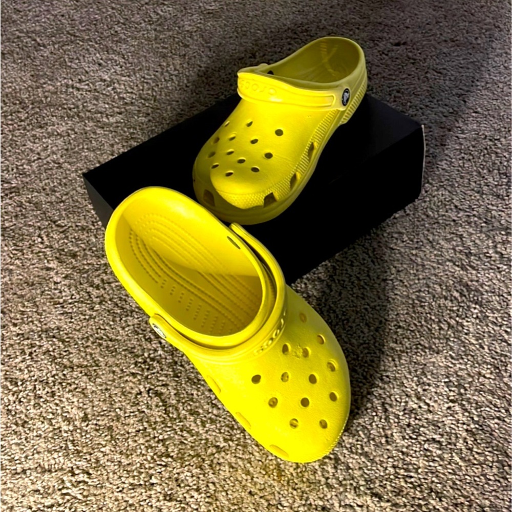 Yellow Crocs - Picture 3 of 4